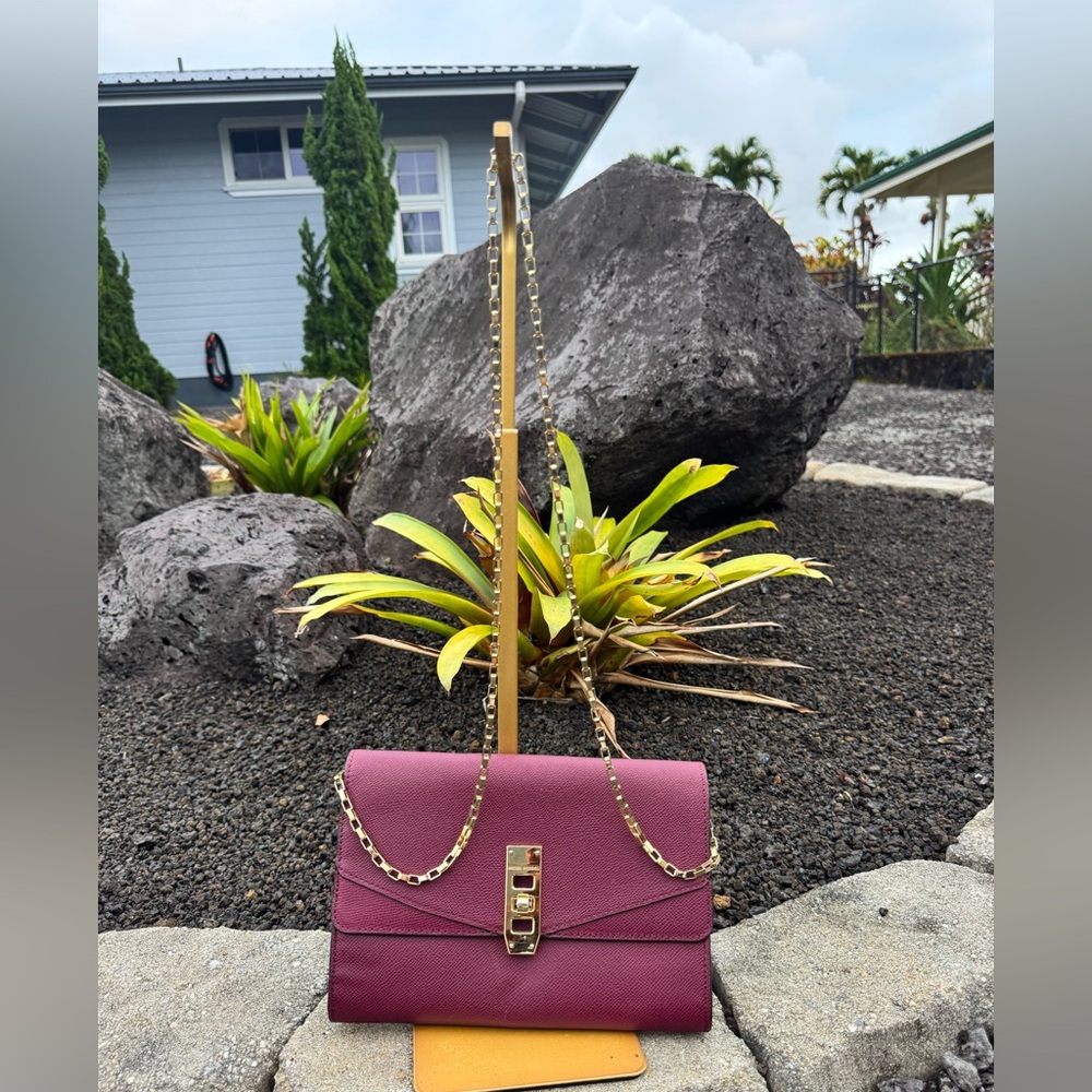 Henri Bendel NWT $278 Uptown Clutch Wallet on Chain Burgundy Leather Gold Chain